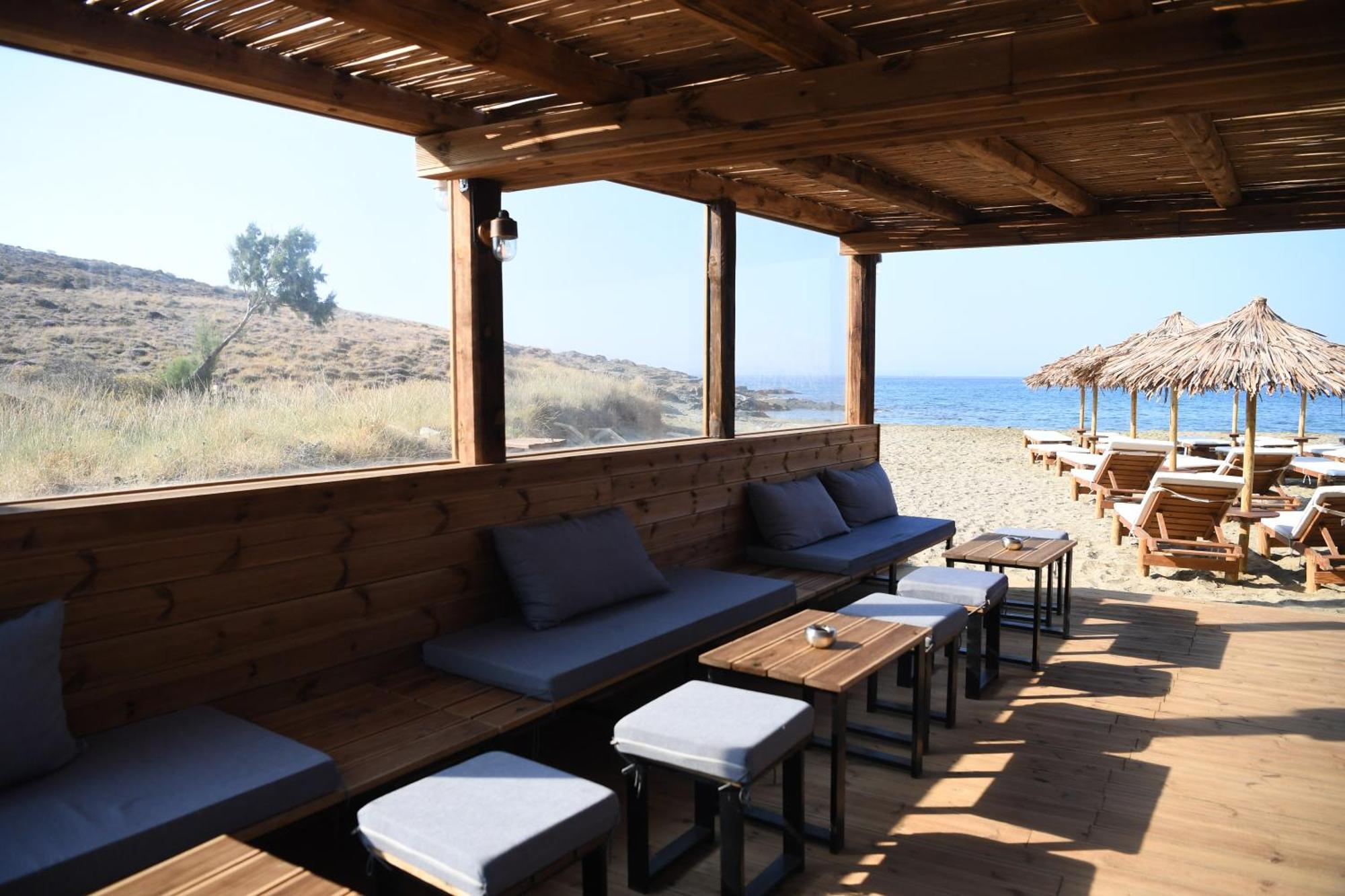 Nostos Beachfront & Aparthotel 3*